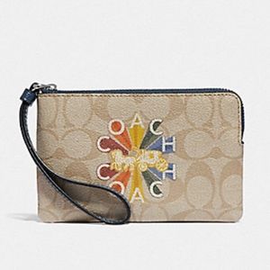 CORNER ZIP WRISTLET IN SIGNATURE CANVAS WITH COACH